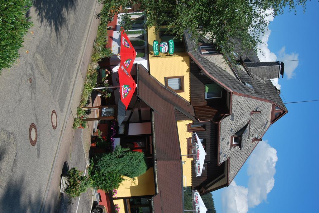 פלדברג Pension Restaurant Waldblick מראה חיצוני תמונה