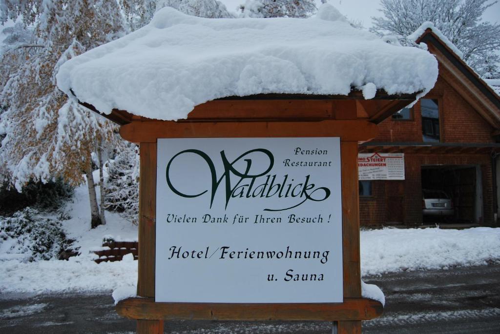 פלדברג Pension Restaurant Waldblick מראה חיצוני תמונה