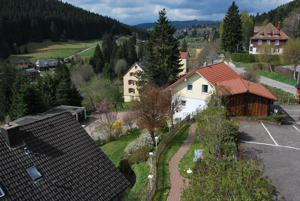 פלדברג Pension Restaurant Waldblick מראה חיצוני תמונה